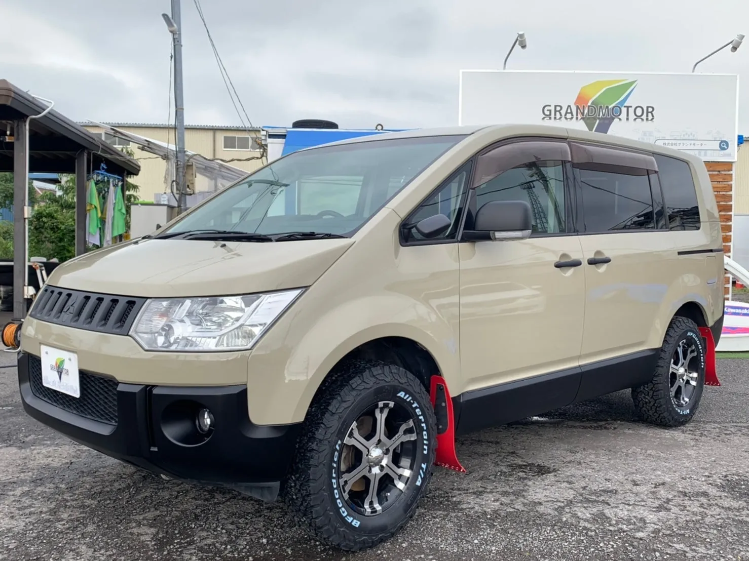 デリカD:5「Dキャンパー」人気のサンドベージュ