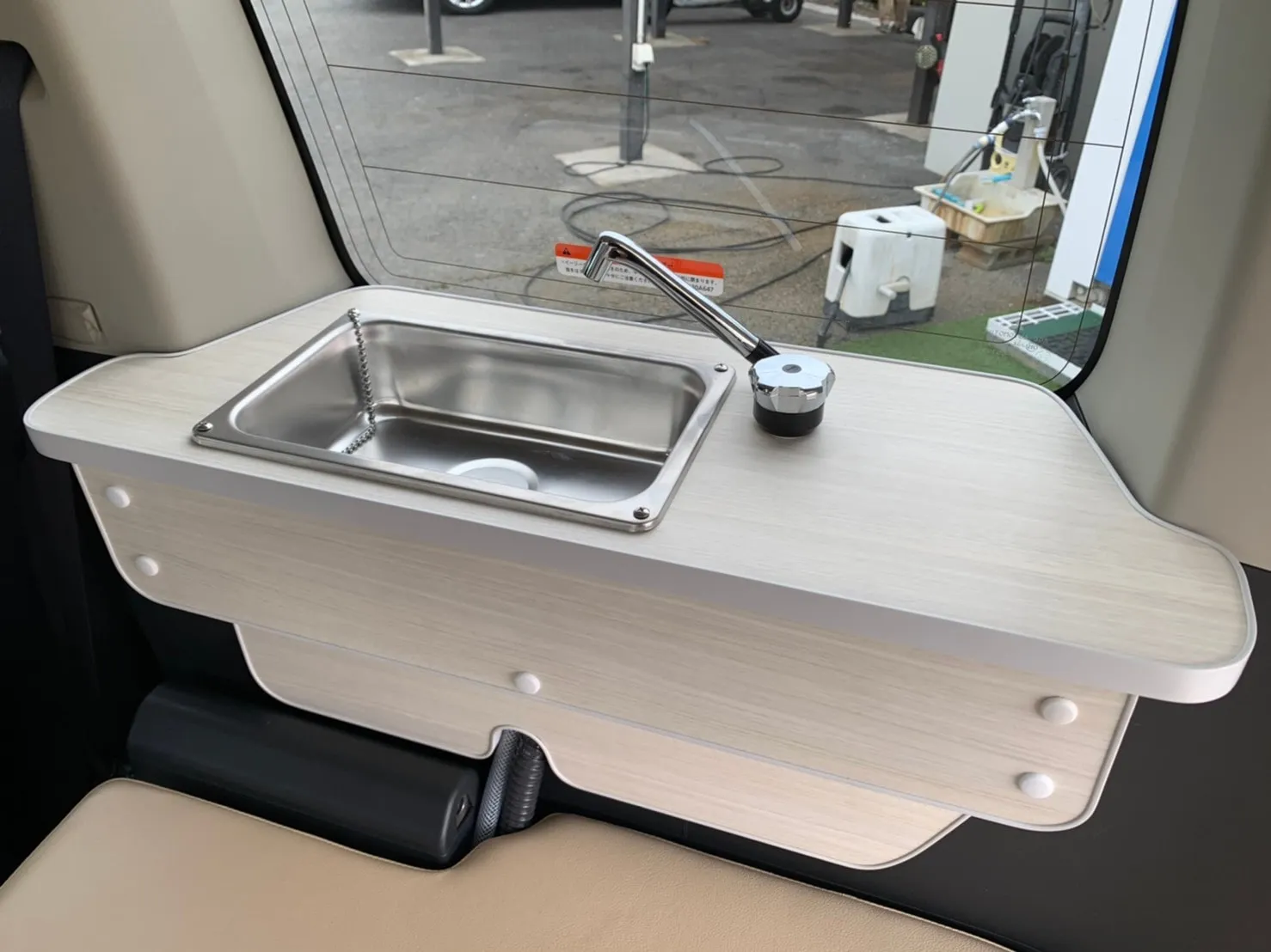 デリカD:5「Dキャンパー」シンク：マットなホワイト家具