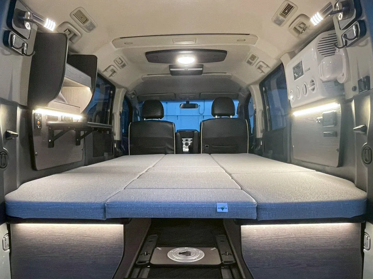 デリカD:5「Dキャンパー」アンビエントライトパッケージ