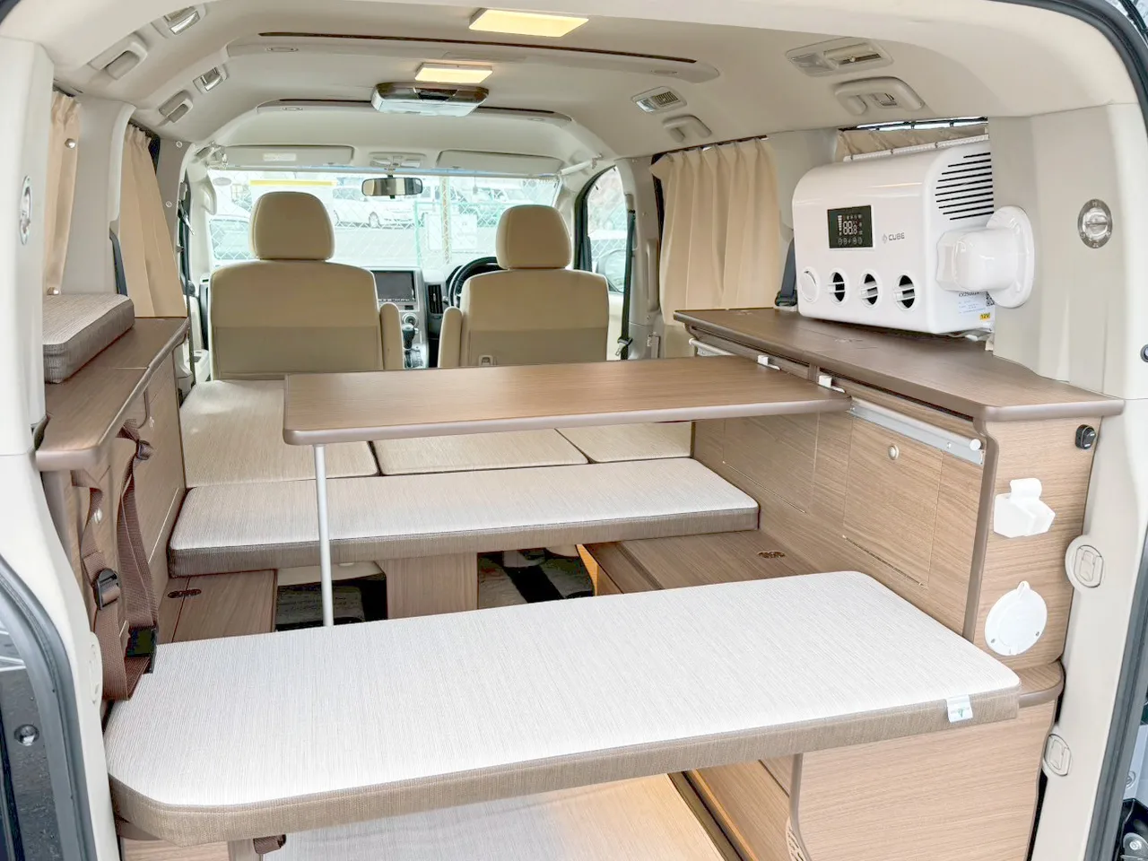 デリカD:5「Dキャンパー ゼロ」写真:リビングルームのようなレイアウトも可能です。