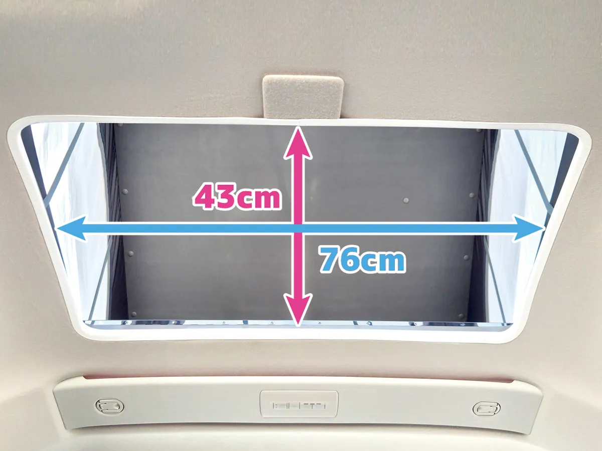 ポップアップルーフ内に移動する際の入り口は76cm×43cm。室内とポップアップルーフ内の移動がスムーズに行えます。